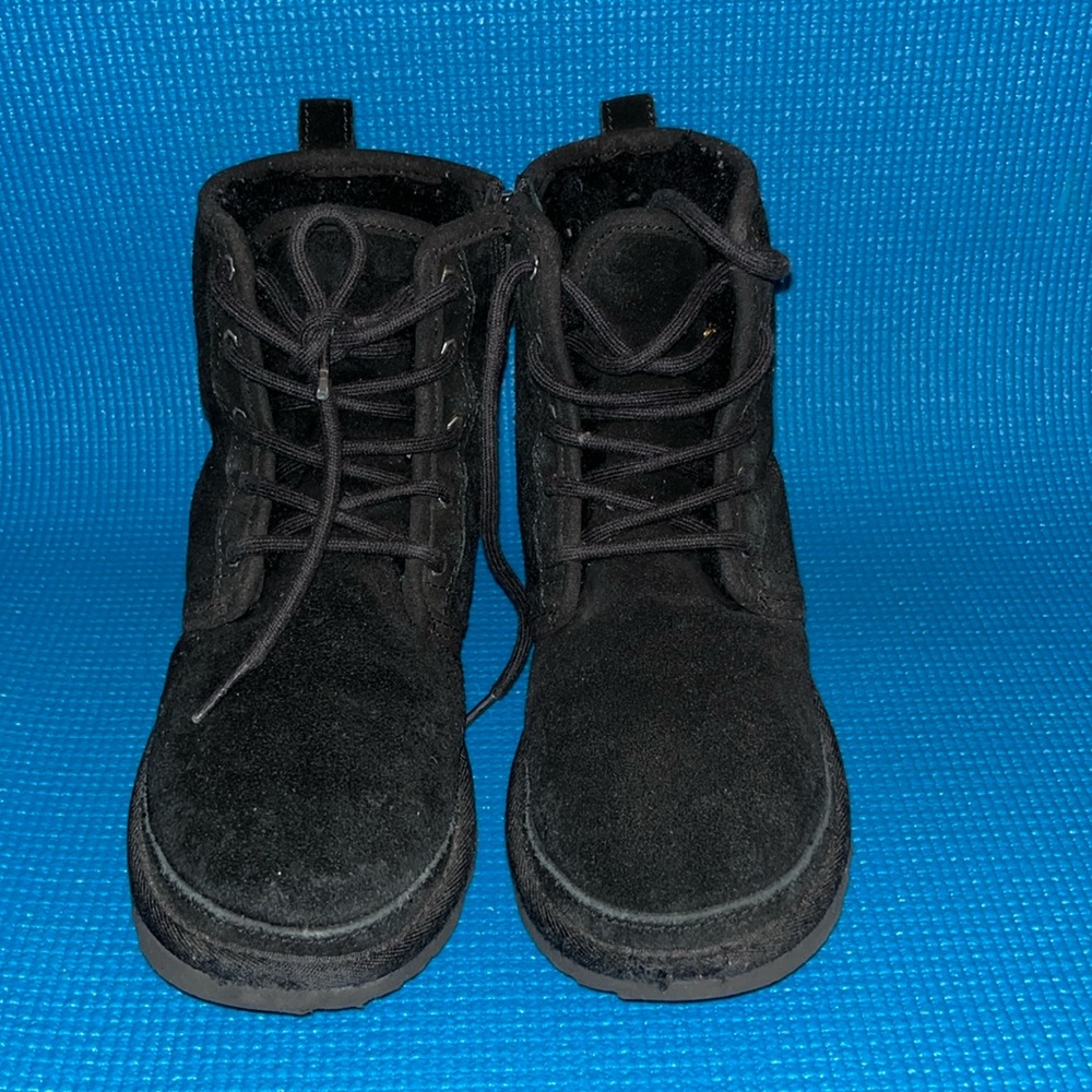 Boys Ugg size 4 boots.